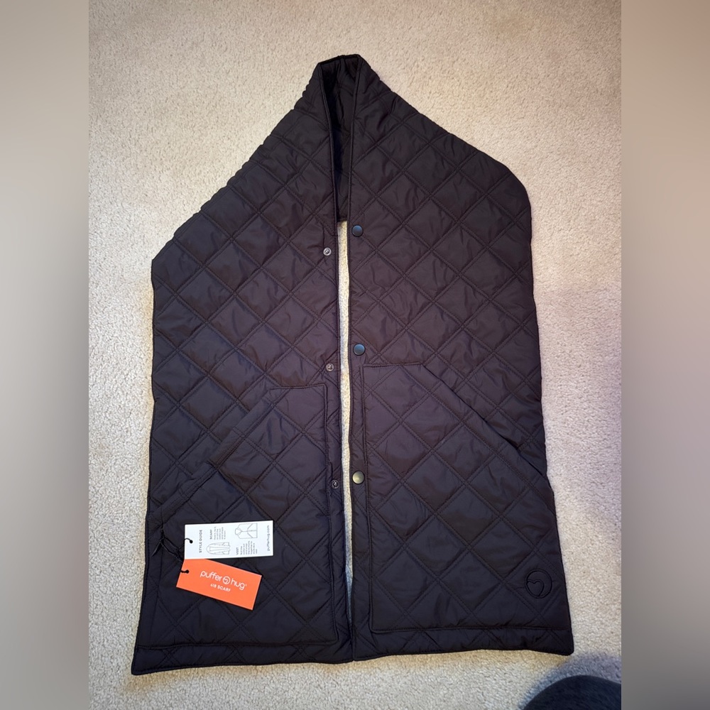 NWT Puffer Hug scarf